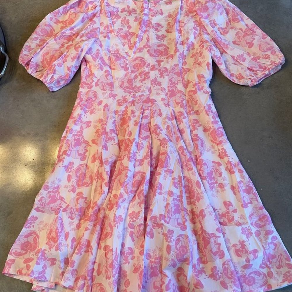 Pink and white sundress - Picture 2 of 3
